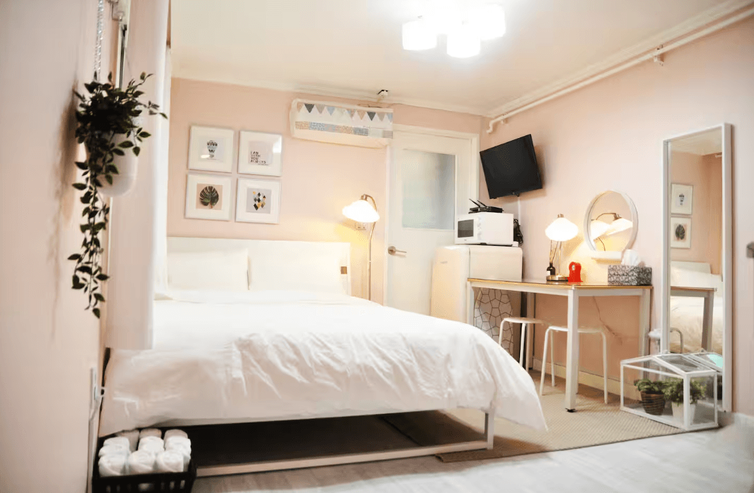 Hongdae+Sinchon 8-min — Renewed 20㎡ Studio with BATHTUB