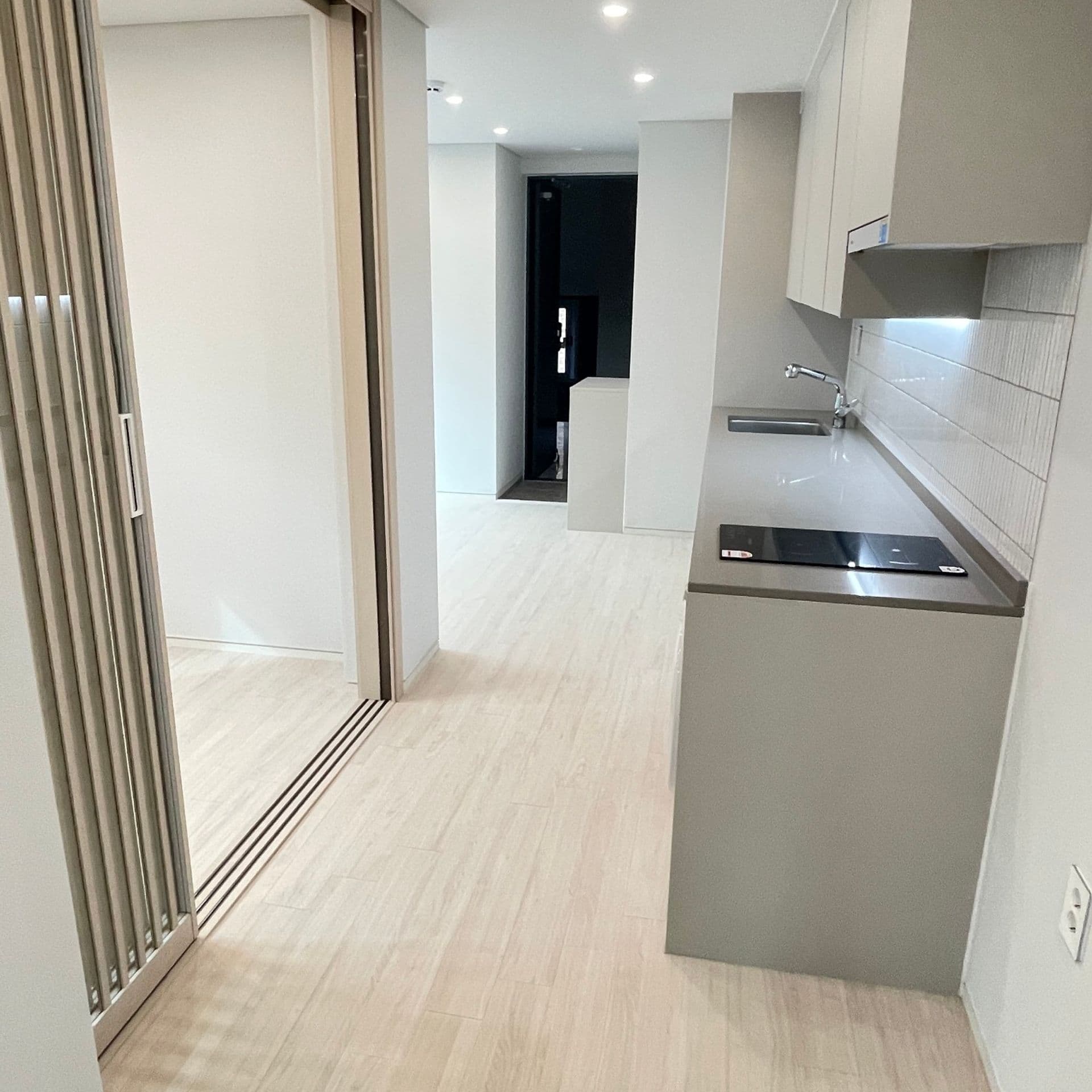 Quiet Itaewon Studio Between Two Metro Stops