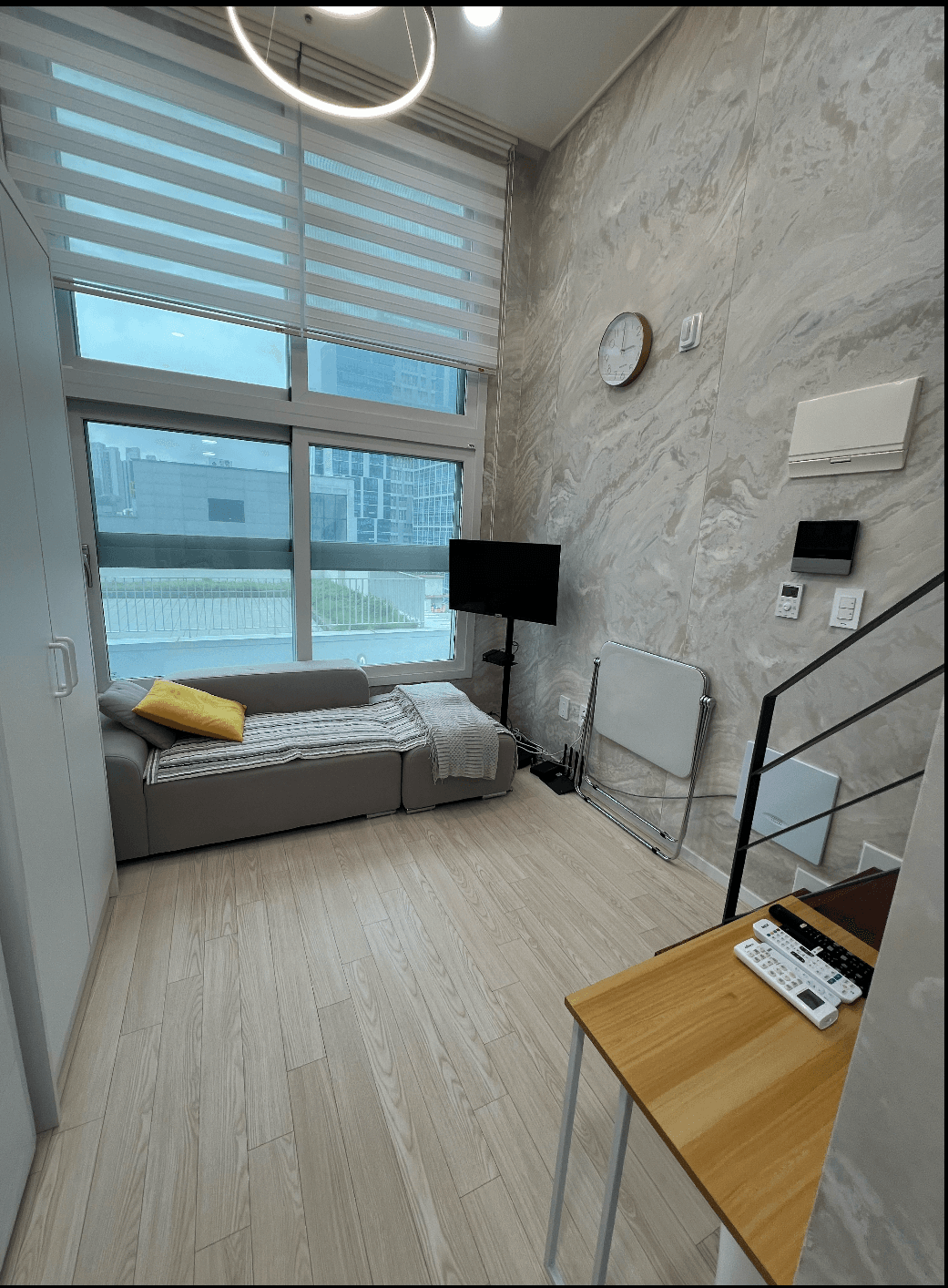 Seongsu Loft — 6F, 23㎡ (Bromi Host, Unit B)