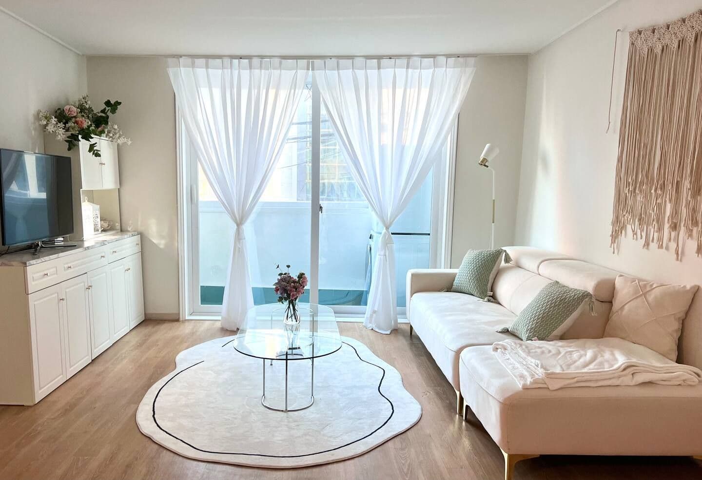 South-Facing Two-Bedroom with Dual Baths Near Noksapyeong