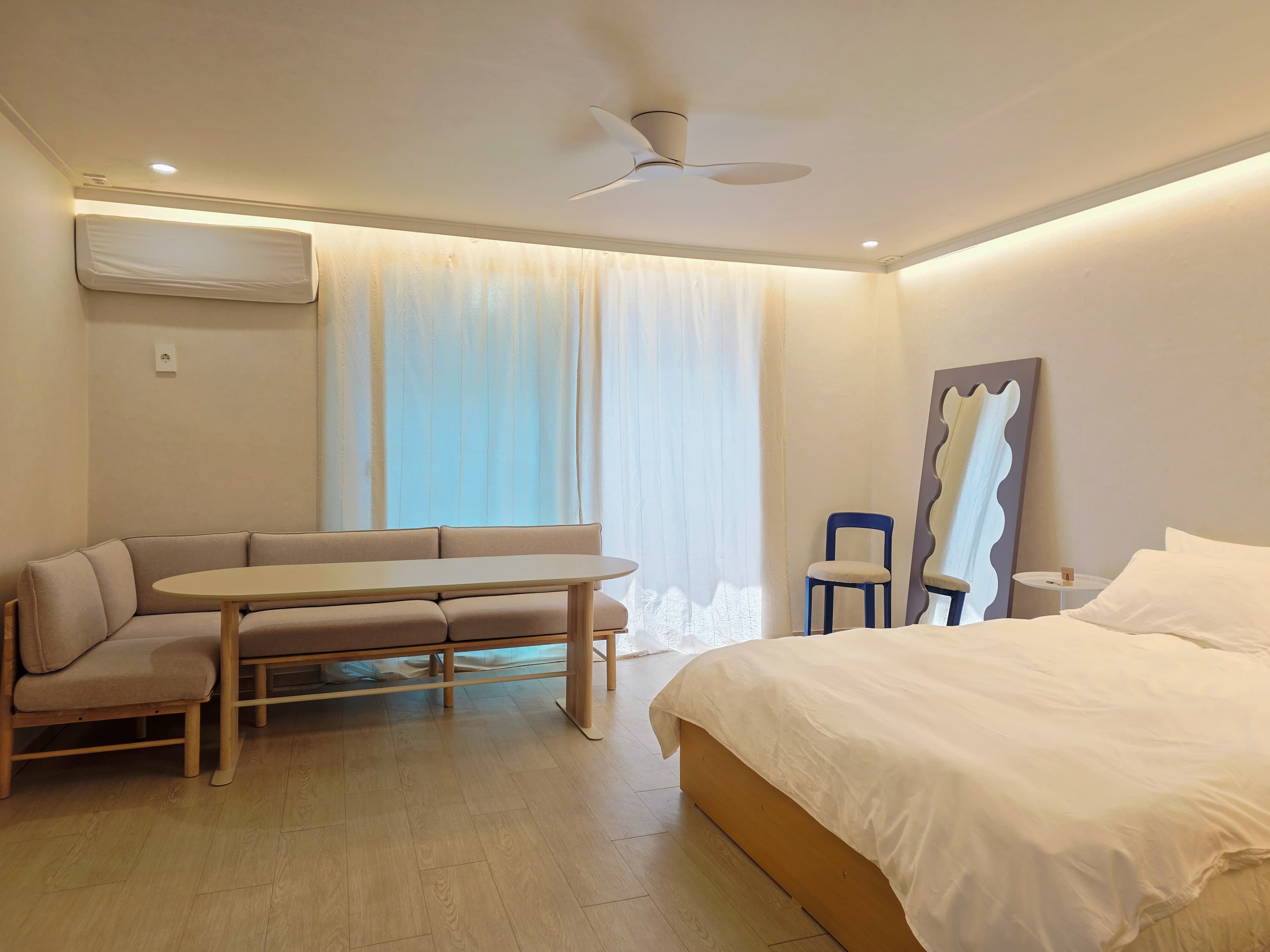 Hongdae Station 1-min — Renovated 33㎡ Studio on 3F with Sofa + Dryer