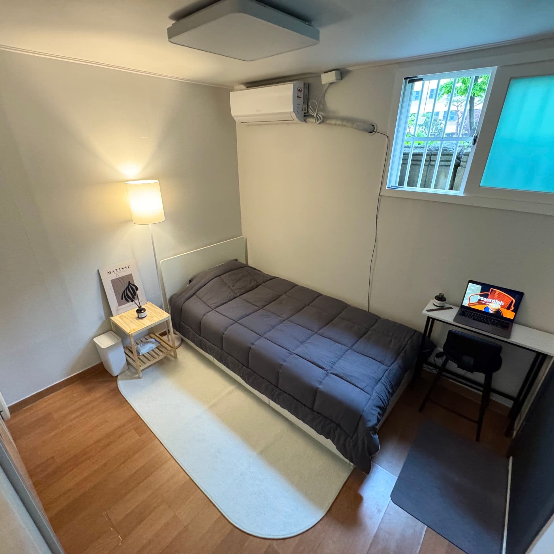 Sunny Ground-Floor Studio Near Gwanghwamun and Eulji-ro