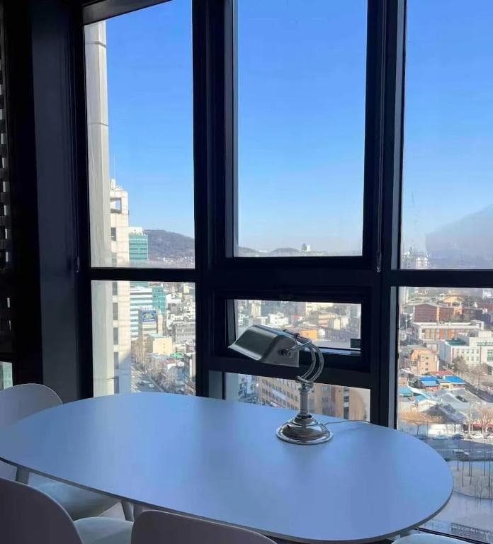 Yongsan Skyline Suite — 15F, 60㎡ (LUXURY, 15% Long-Stay)