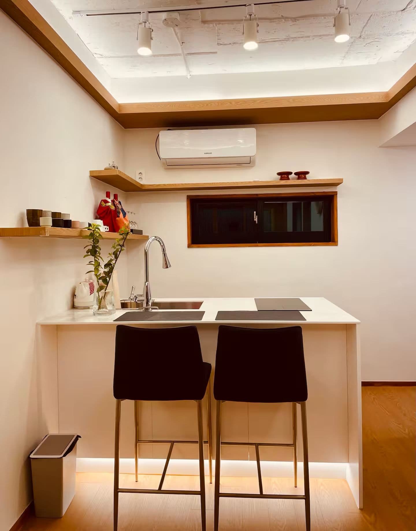 Hanok-Style 2BR Studio with Namsan Tower Rooftop Views