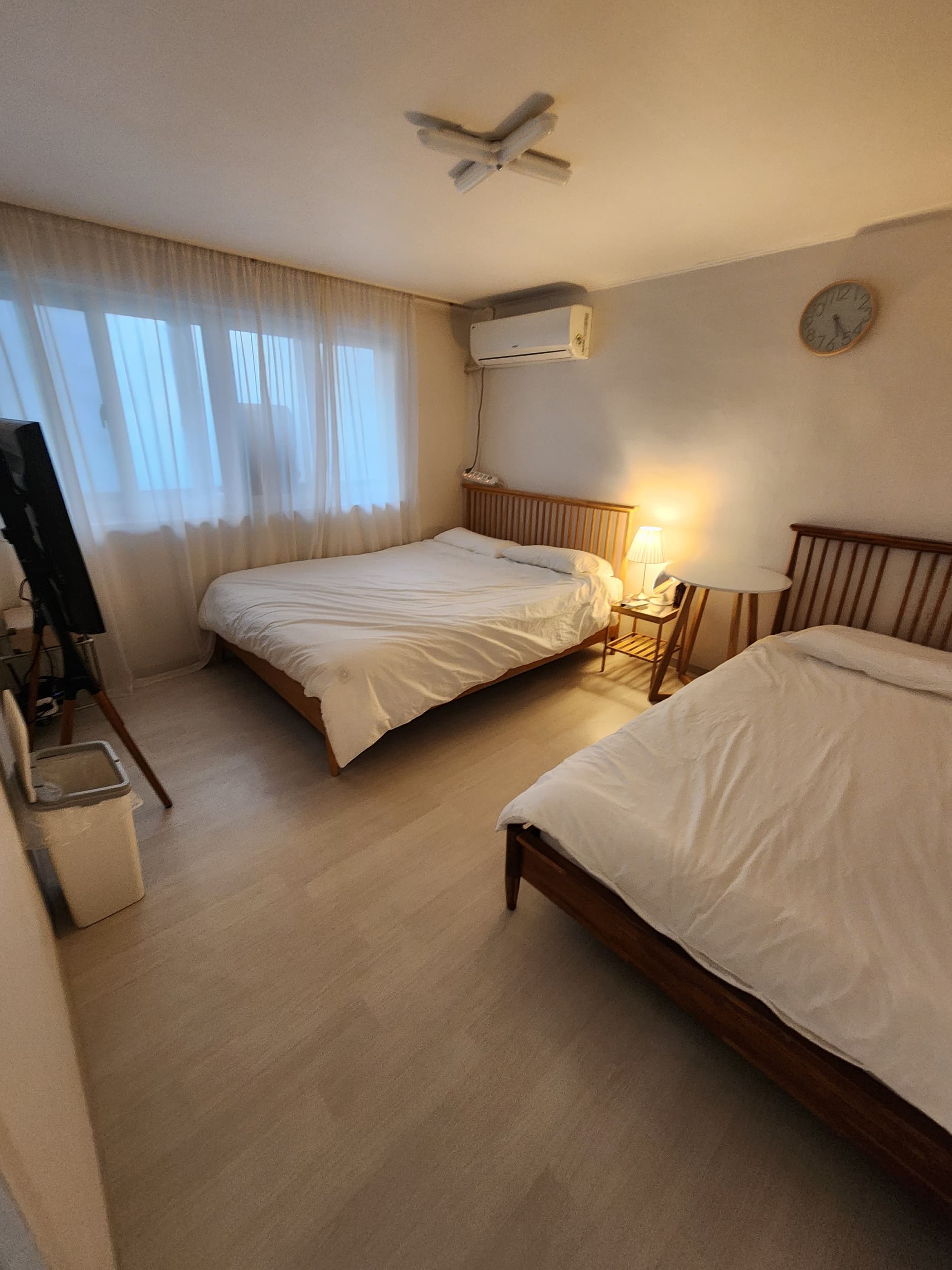 Hongdae 7-min, Hapjeong 6-min — Pet-Friendly 40㎡ 3-Room