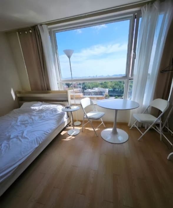 Sinyongsan — 14F, 26㎡ (Open View, 10sec to Station)