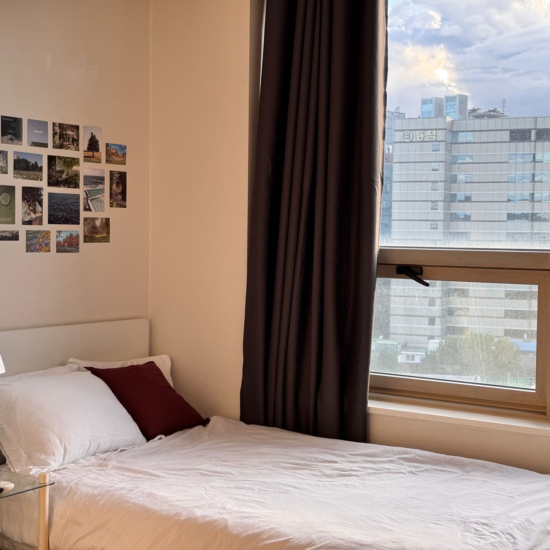 Subway-Connected Studio with City and Park Views, Jongno