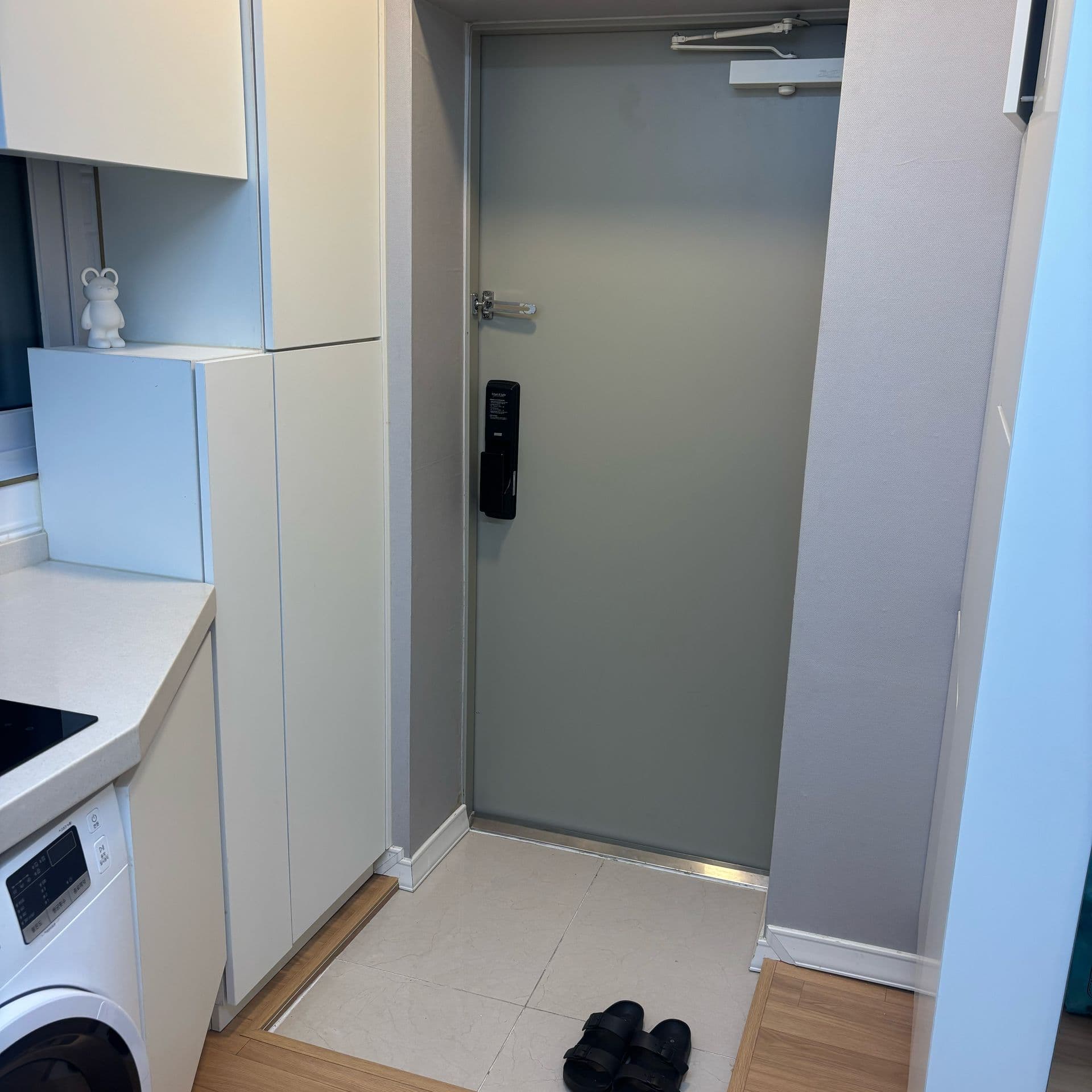 Renovated Myeongdong Studio Near Gwanghuimun Gate