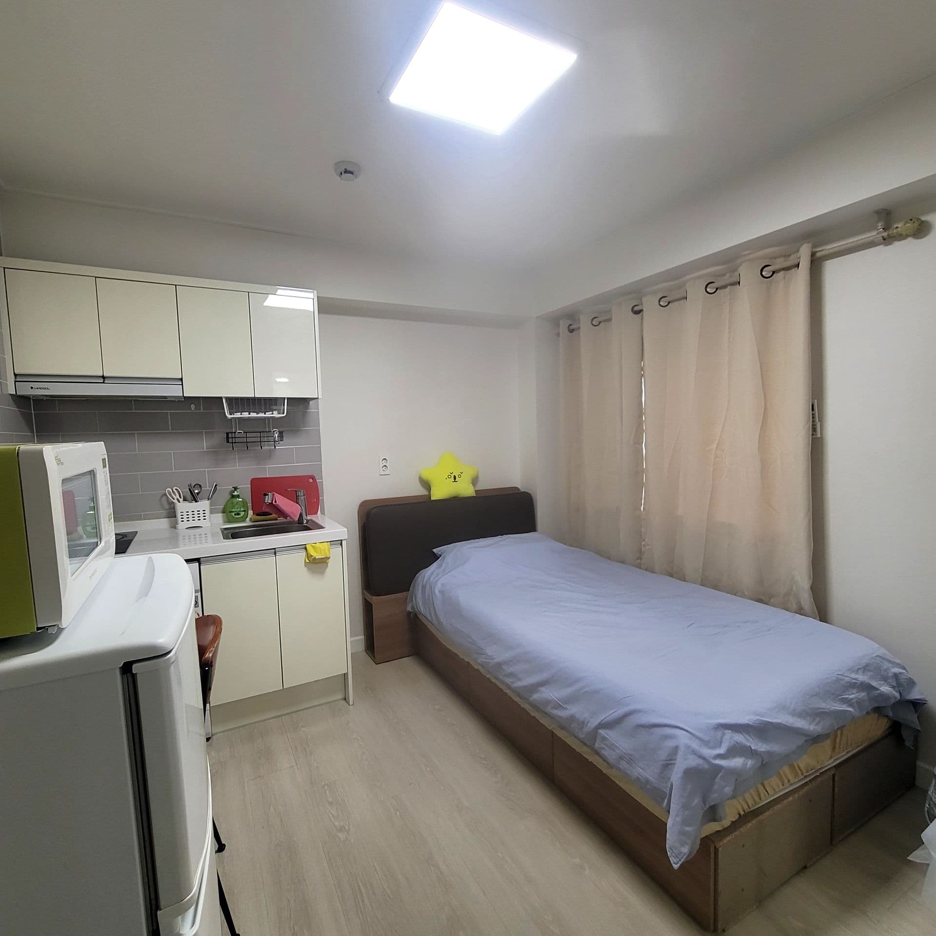 New-Build Studio Steps from Jongmyo Shrine and Gwangjang Market