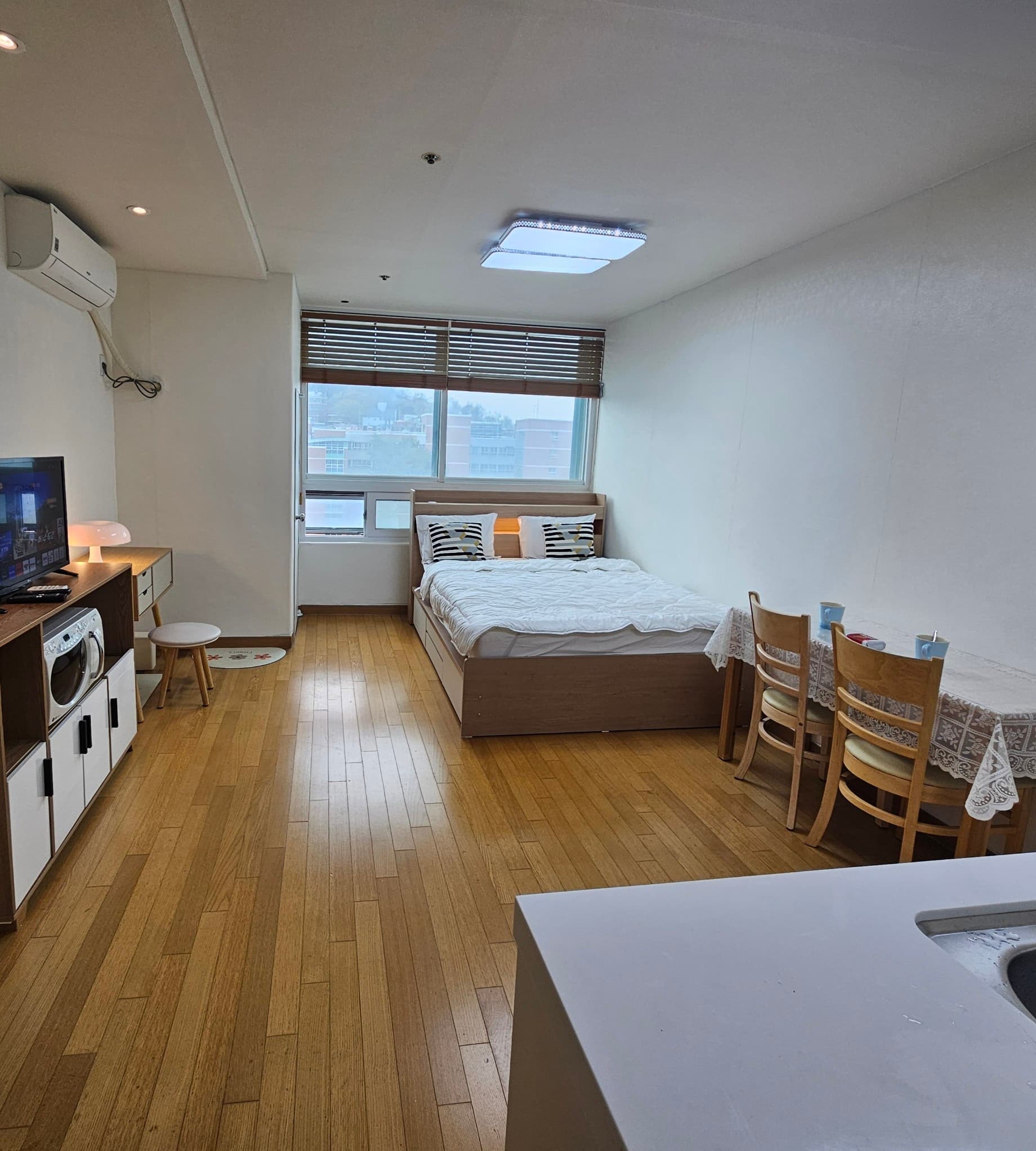 The Sinchon House — 8F Officetel, 30㎡ (Cheapest in Building, Quick-Move-In Discount)