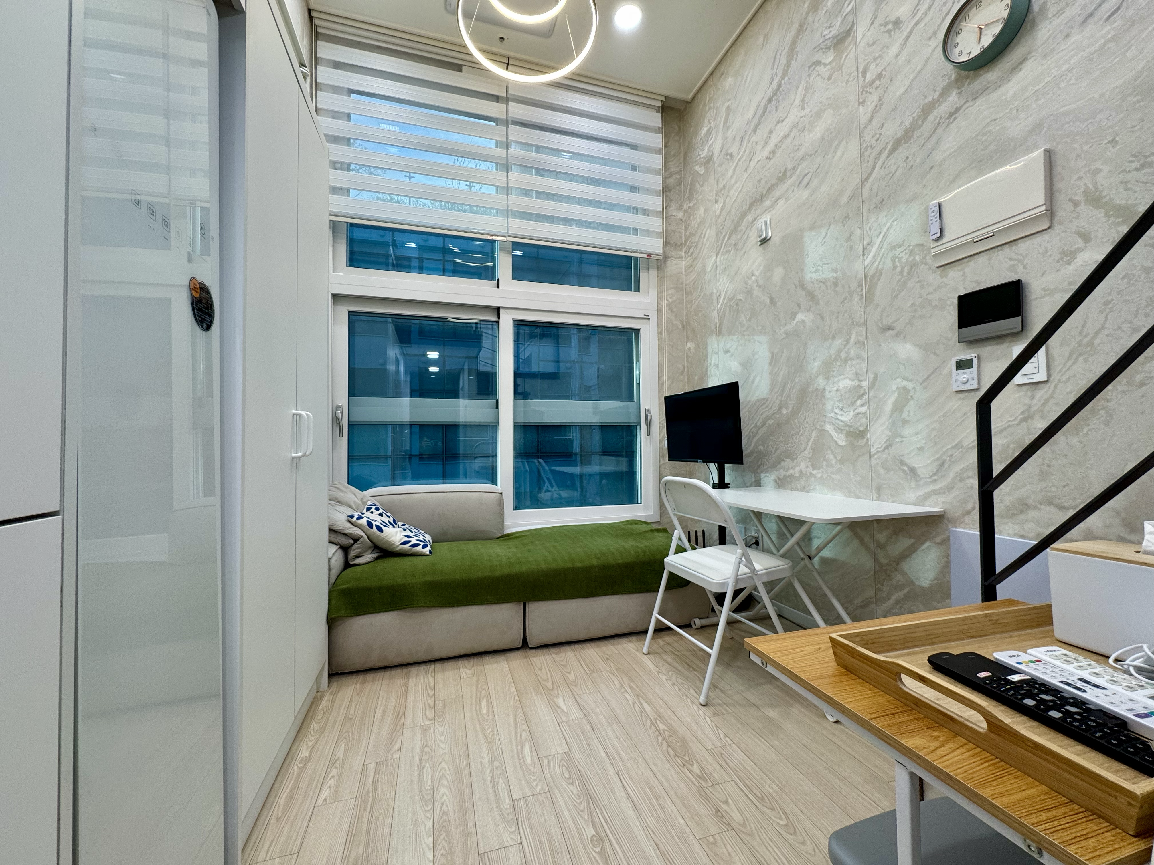Seongsu Loft — 9F, 23㎡ (Bromi Host, 41+ Reviews)