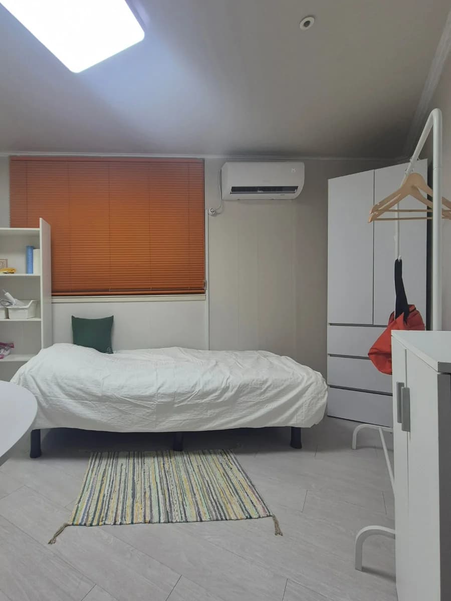 SPACE PLLI _3min from HUFS & 1min from KYUNG HEE univ.