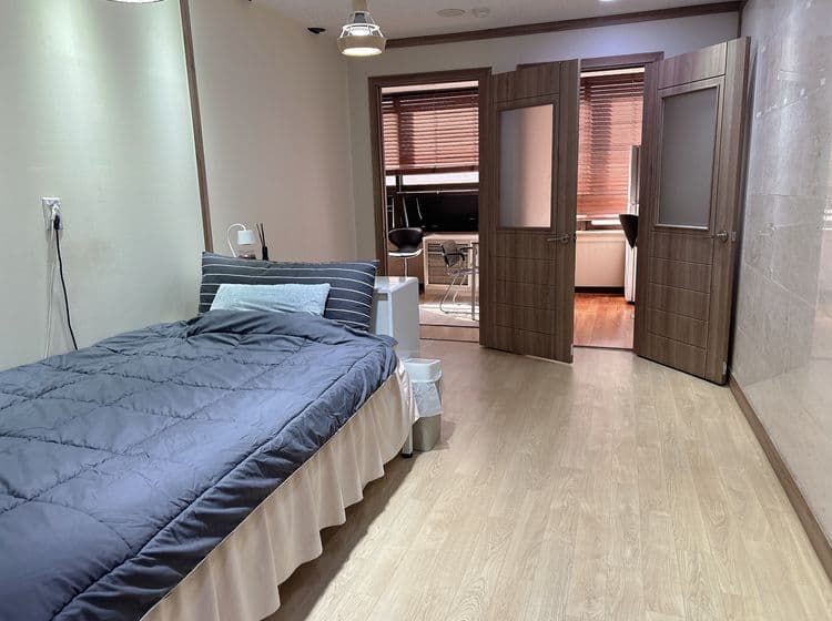 Yeouido Stay with Han River (10 minutes away from Hongdae)