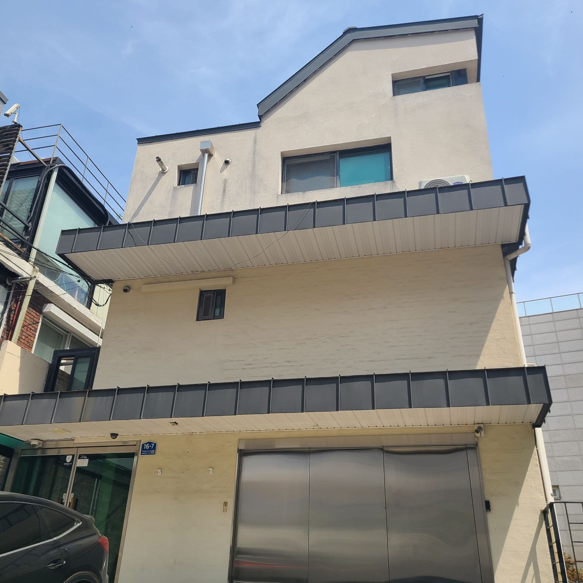 Compact Duplex Studio Steps from Nine One Hannam Promenade