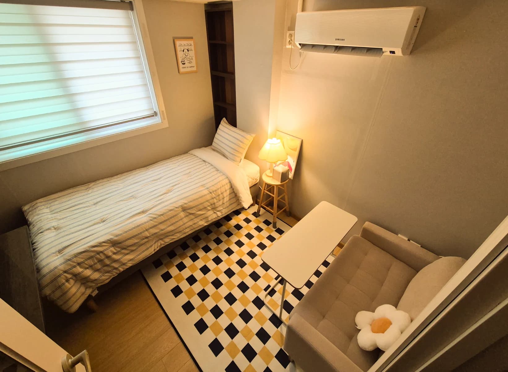 Seoul National Univ. 3 min from Seoul Venture Town Station