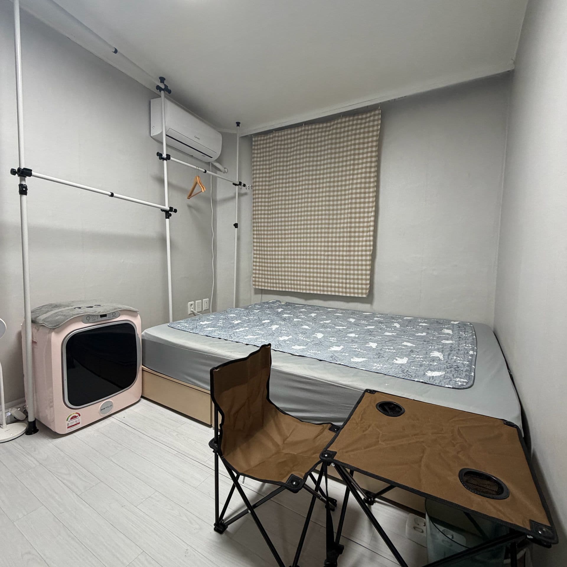 Semi-Basement Studio Steps from Itaewon Station