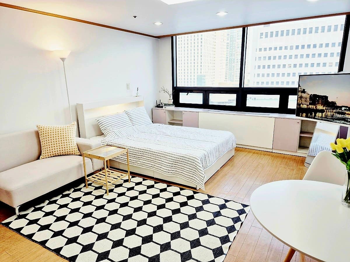 2mins to Yeouido st. / IFC Mall / Entire Studio