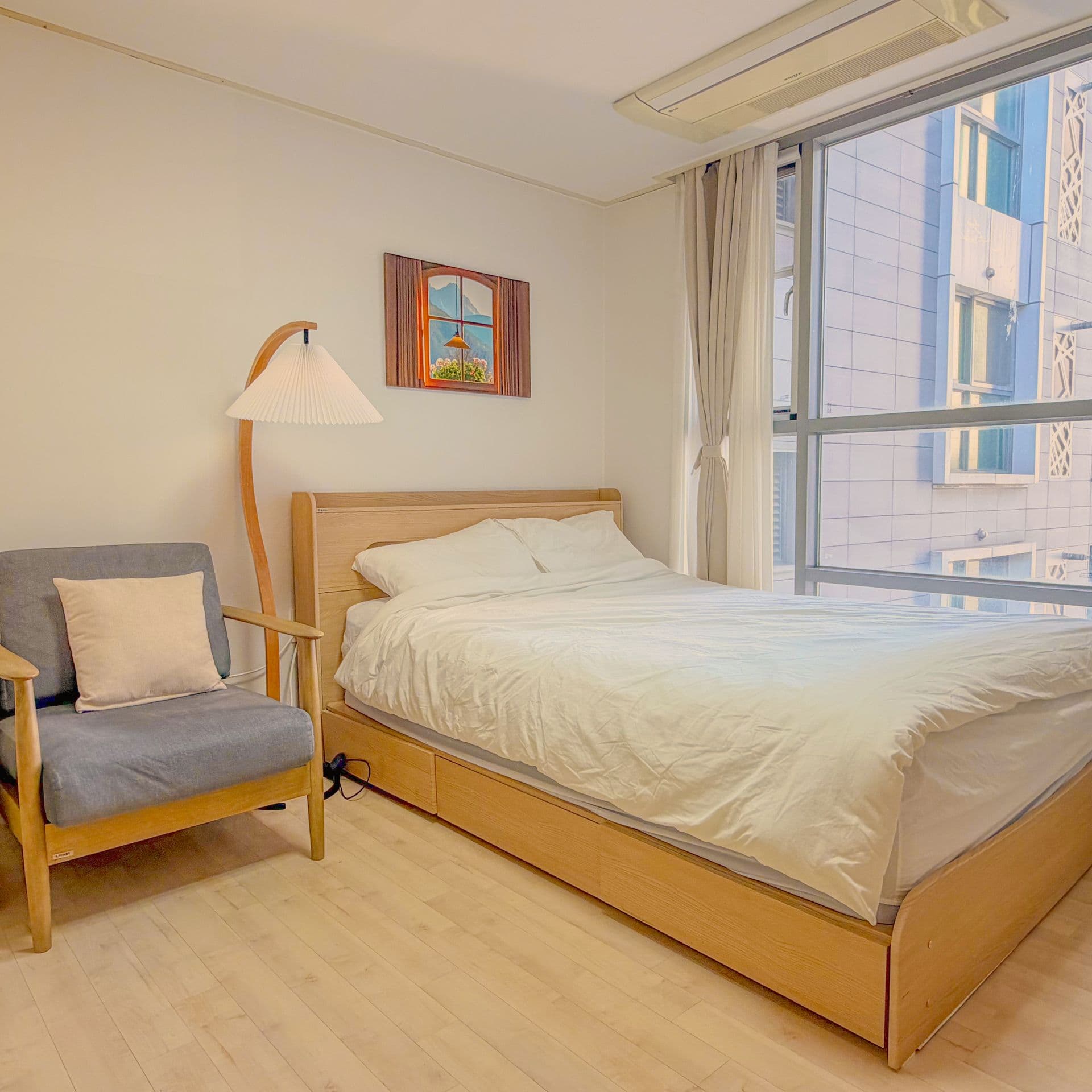 Sindang Station Studio With Queen Bed and Blackout Curtains