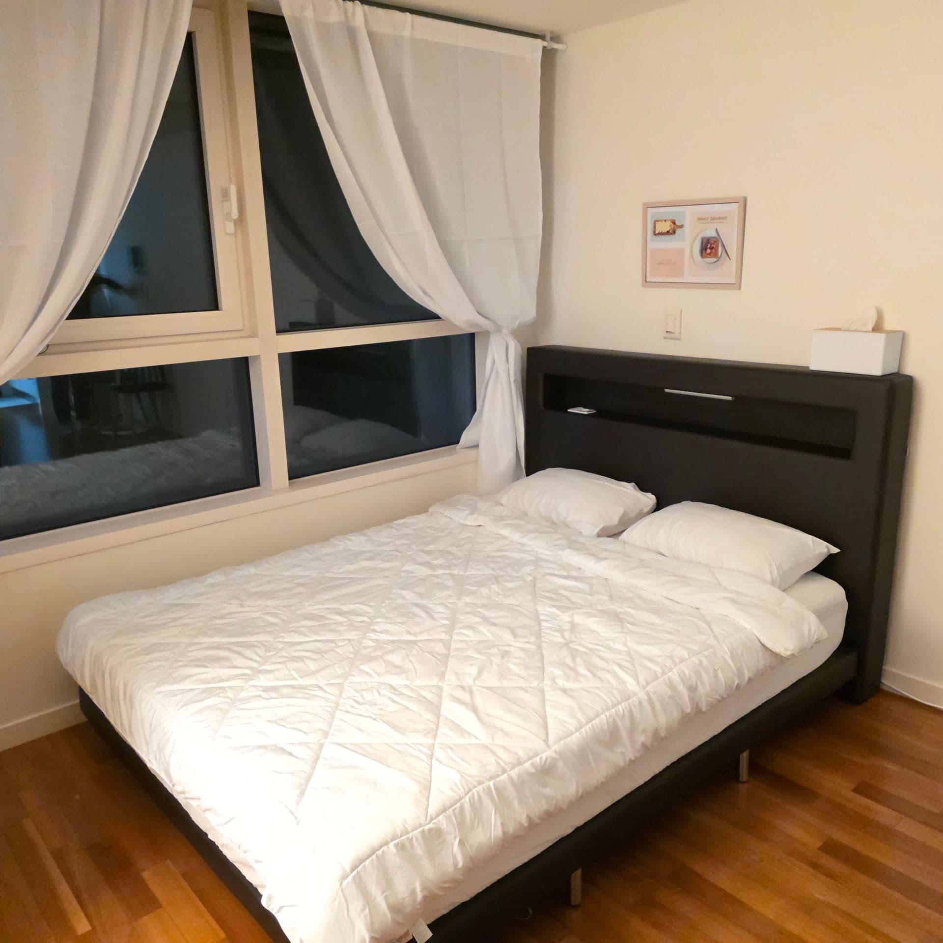 King-Bed Studio Steps from Gwanghwamun Station