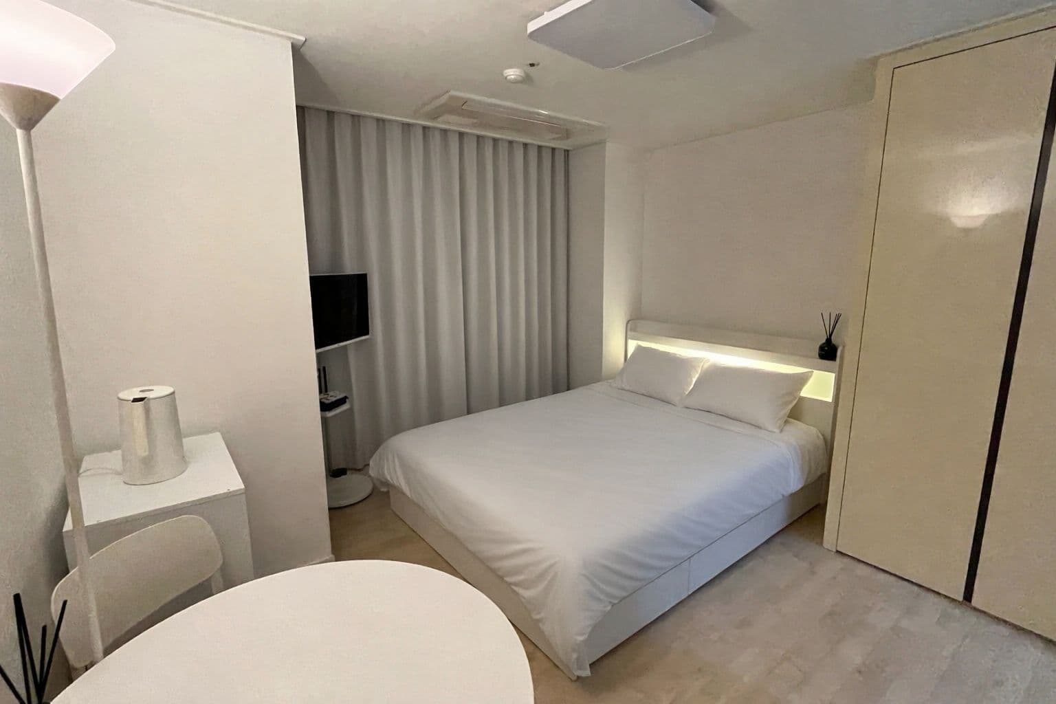 Sindang Station Studio with Full Appliances, Myeongdong