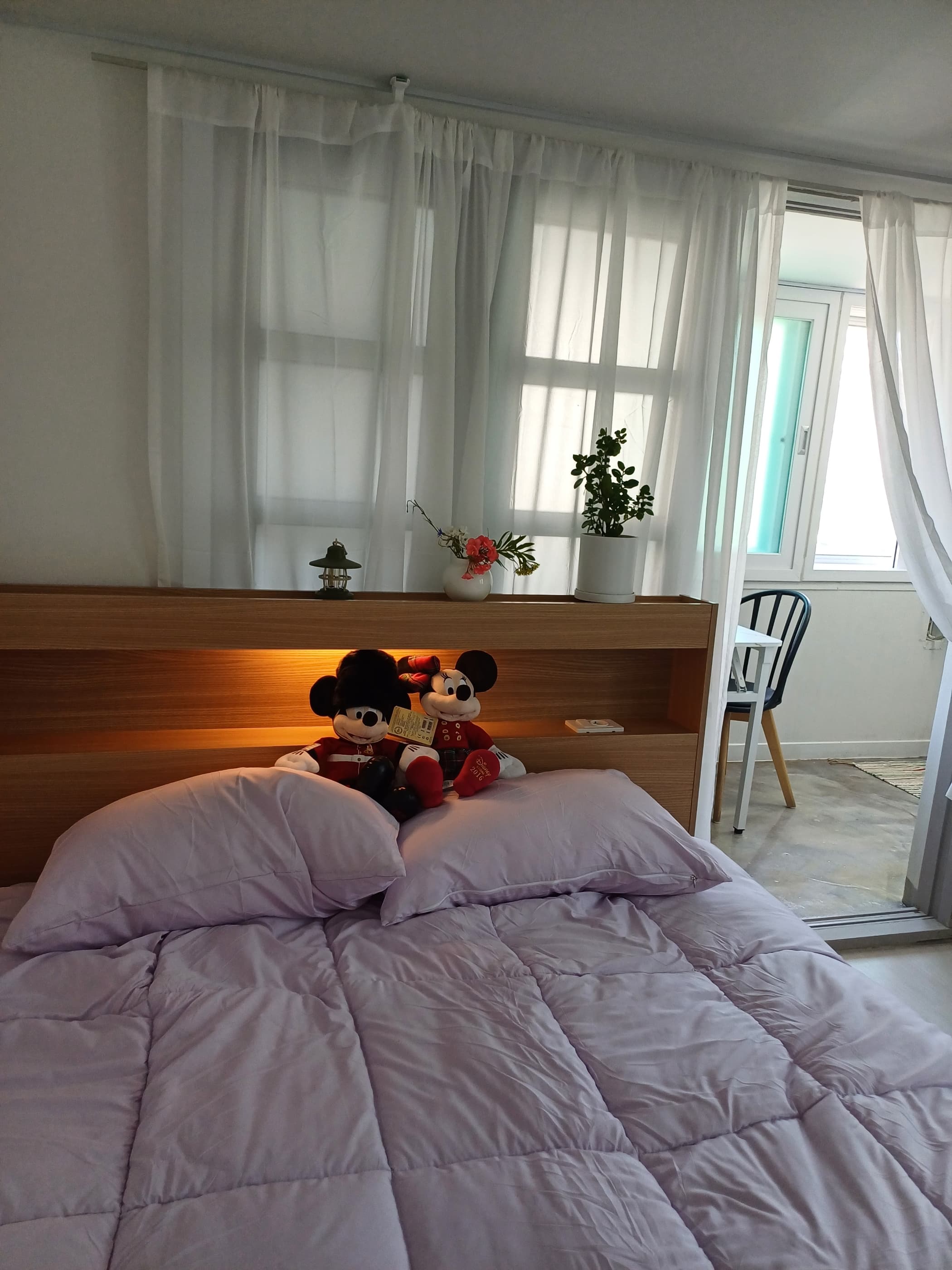 Sogang/Sinchon — Renovated 30㎡ Top-Floor Studio with Gyeongui Forest View