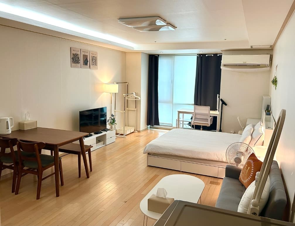 Sinyongsan — 12F, 40㎡ (12평 Spacious, Dryer)